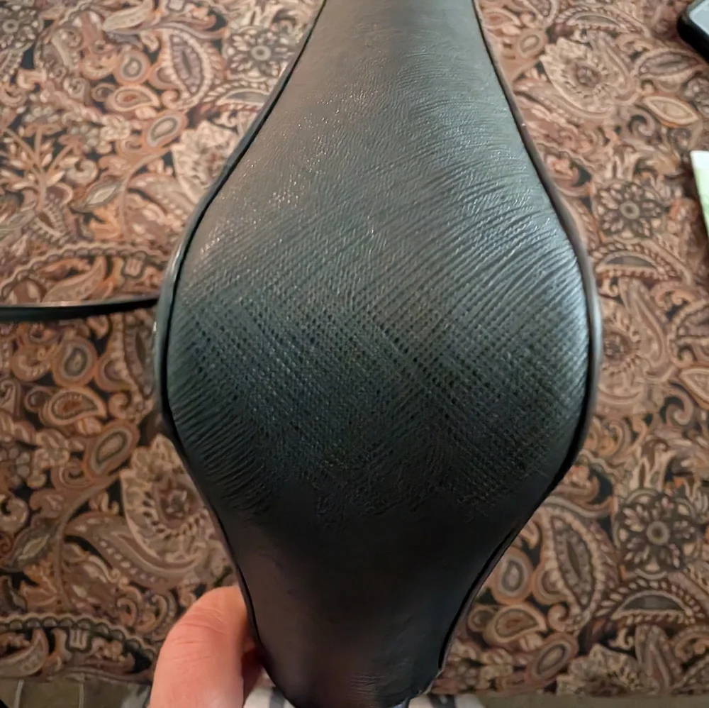 Michael Kors Selma Black Saffiano Leather Studded Crossbody Excellent! - Picture 4 of 11